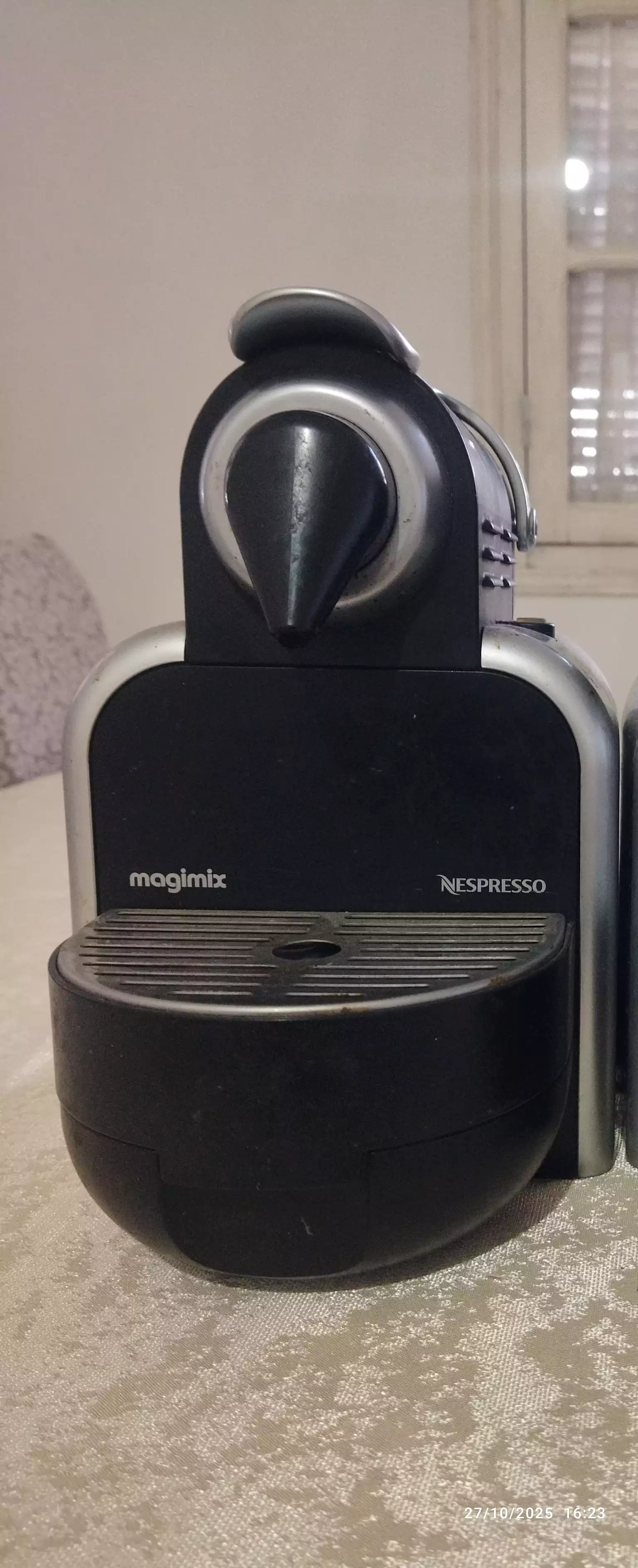 نيسبريسو اصلية صنع سويسرا 