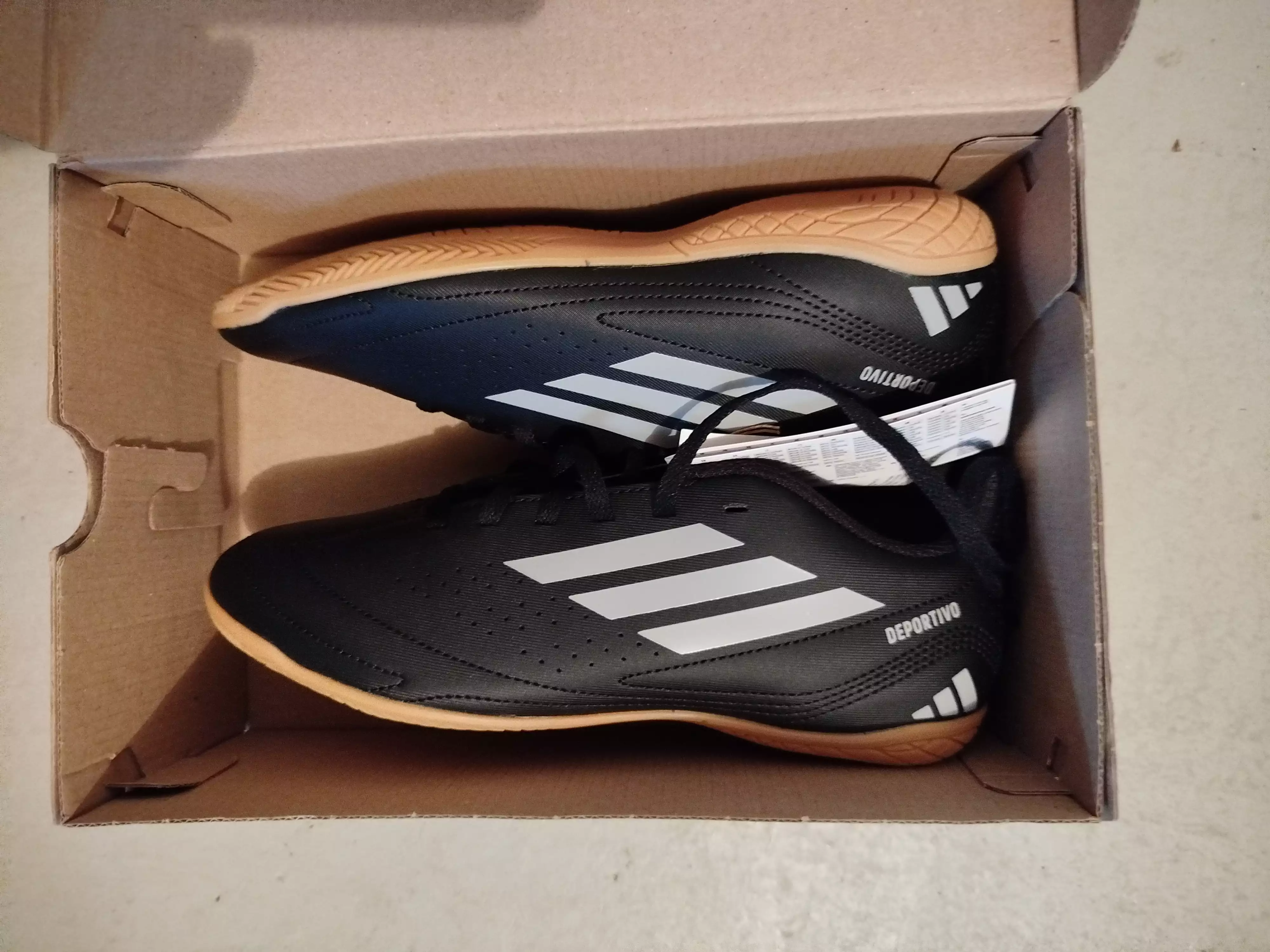 أحذية رياضية مستعملة هابطة كابة