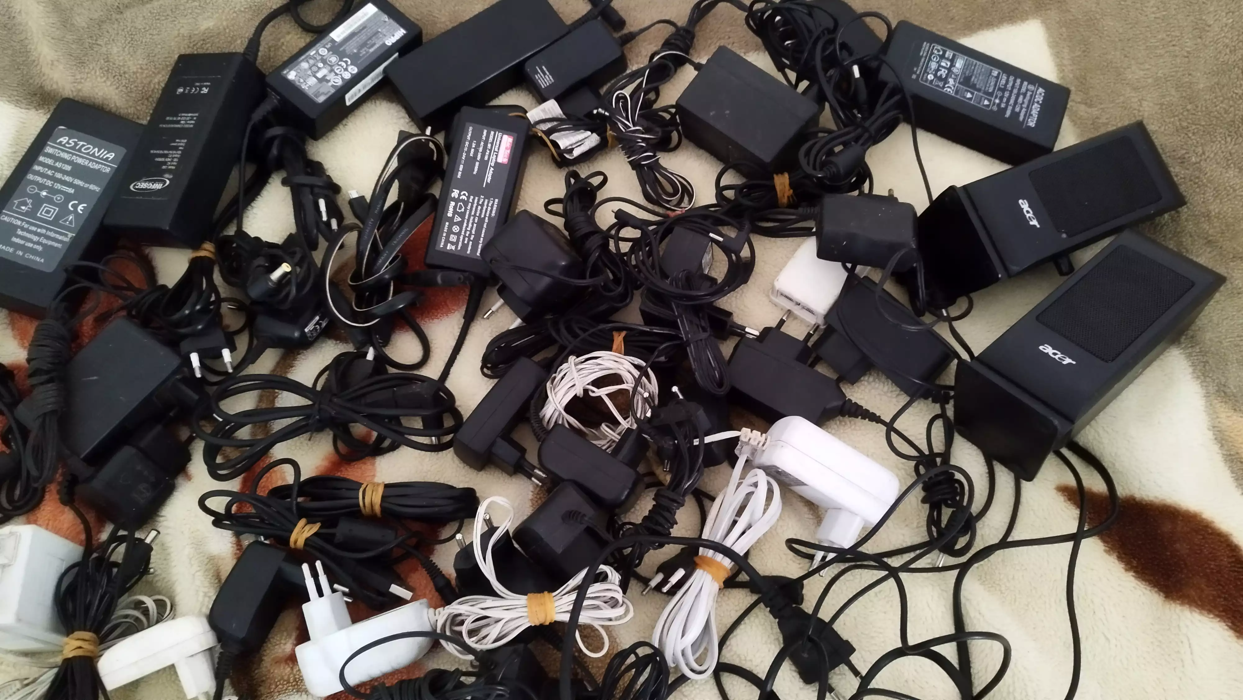 مختلف شواحن لمختلف الاجهزة الالكترونية