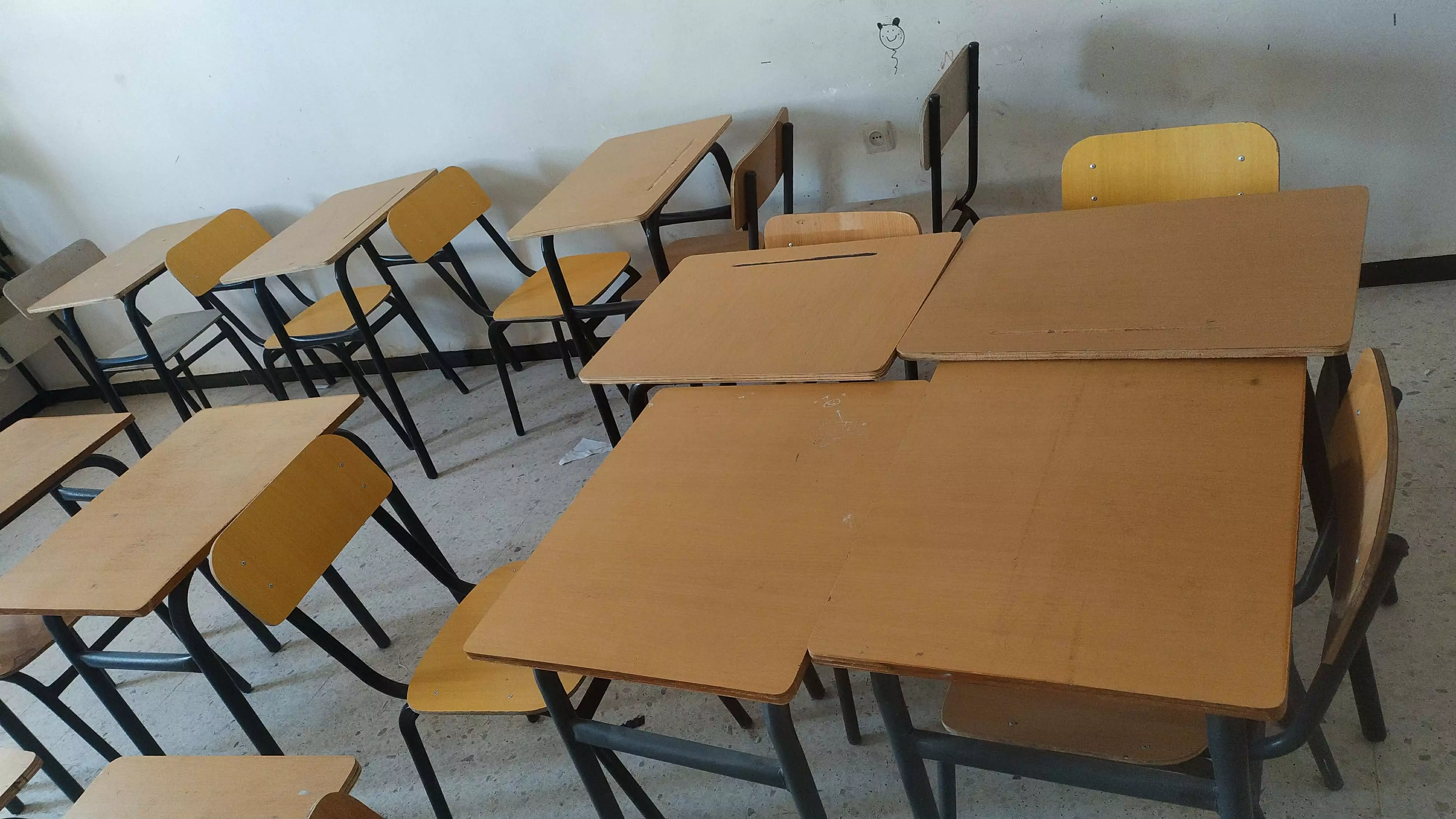 طاولات فردية